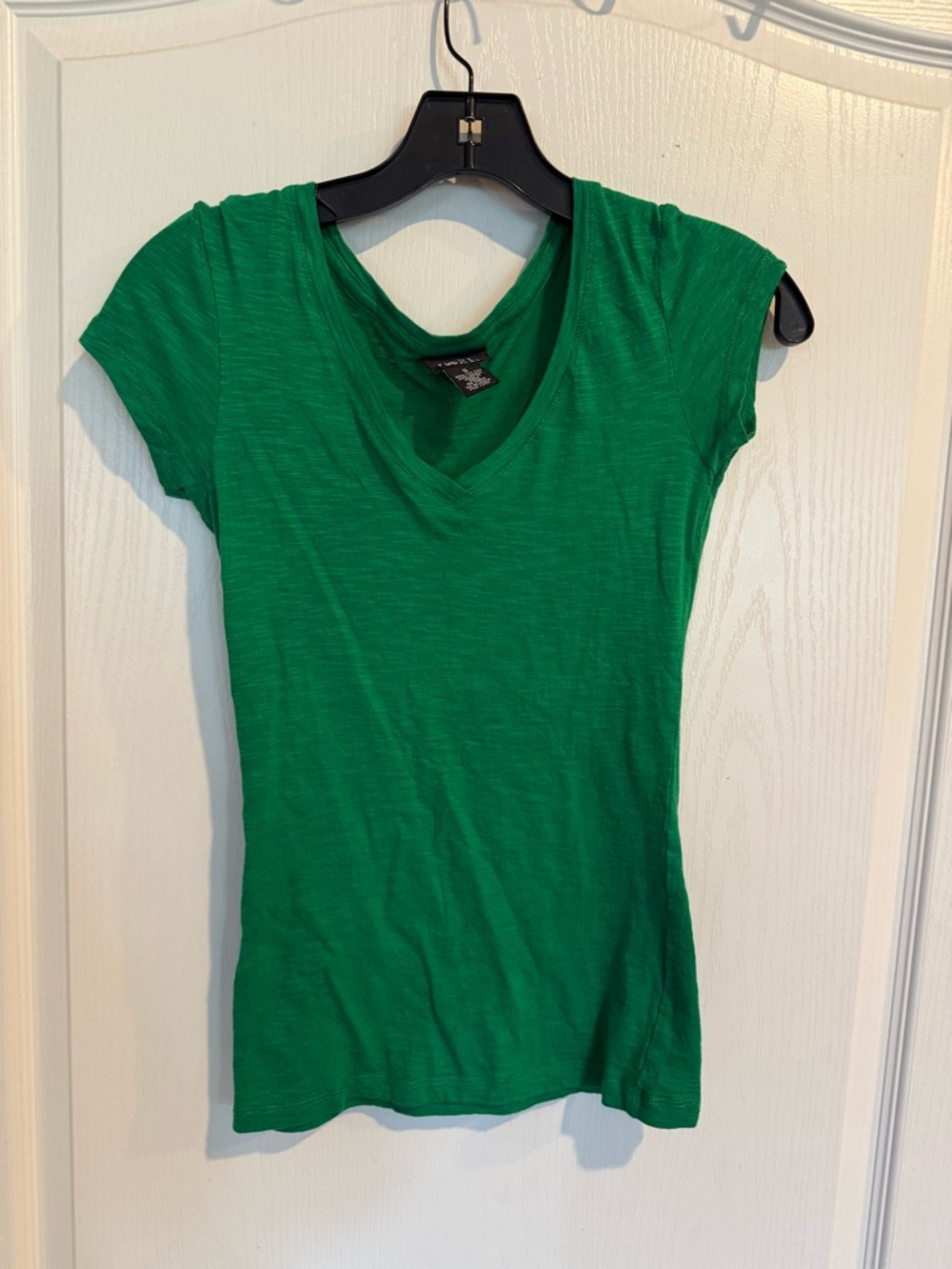 Rue 21 women’s green v-neck y2k 2000s T-shirt juniors small
